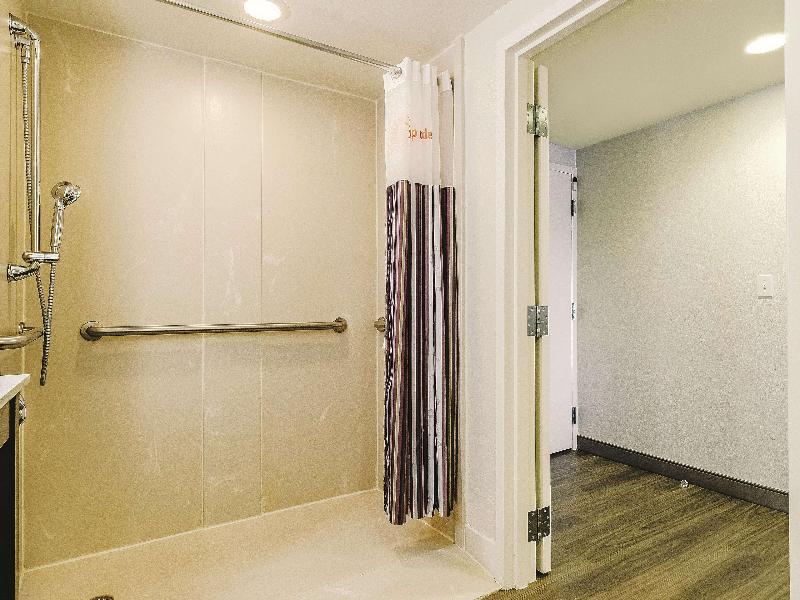 La Quinta Inn & Suites Warwick Providence Airport image