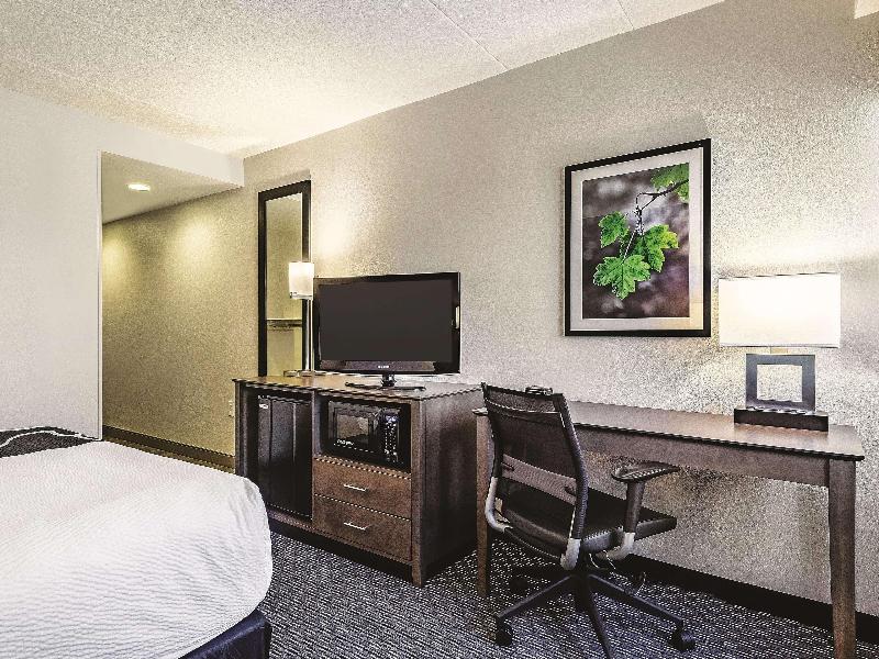 La Quinta Inn & Suites Warwick Providence Airport image