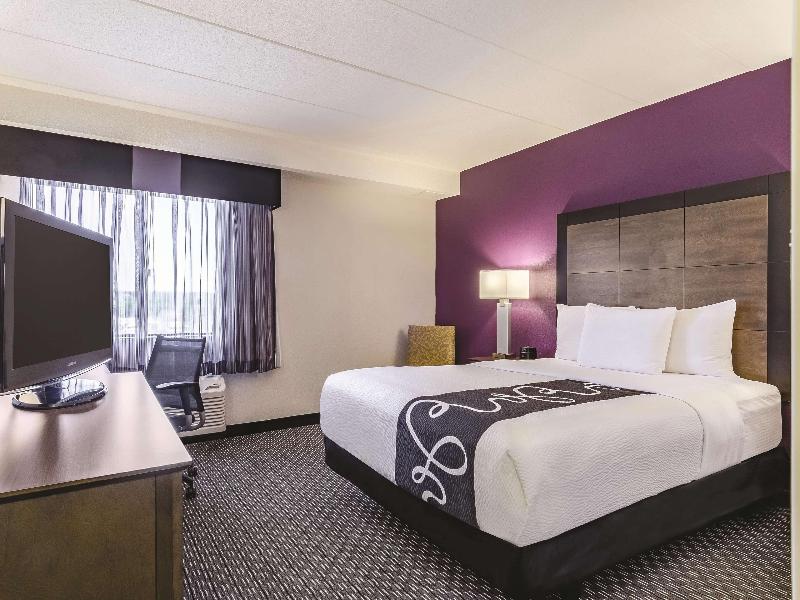 La Quinta Inn & Suites Warwick Providence Airport image