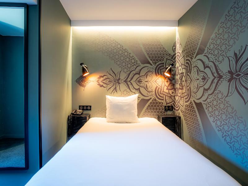 Ibis Styles Paris Gare De L'Est Magenta image