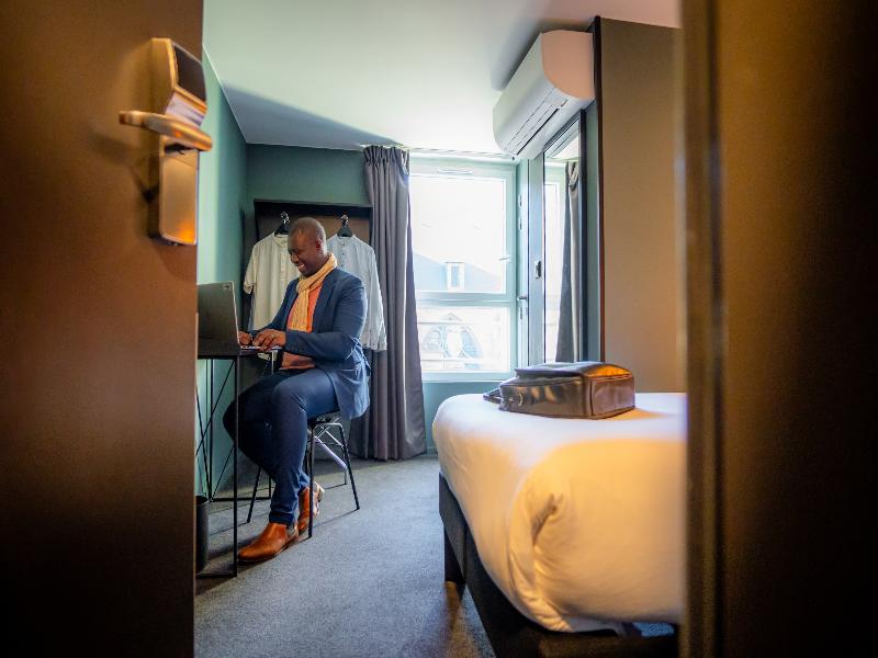 Ibis Styles Paris Gare De L'Est Magenta image
