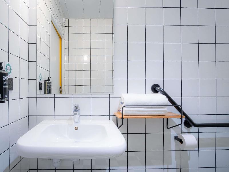 Ibis Styles Paris Gare De L'Est Magenta image
