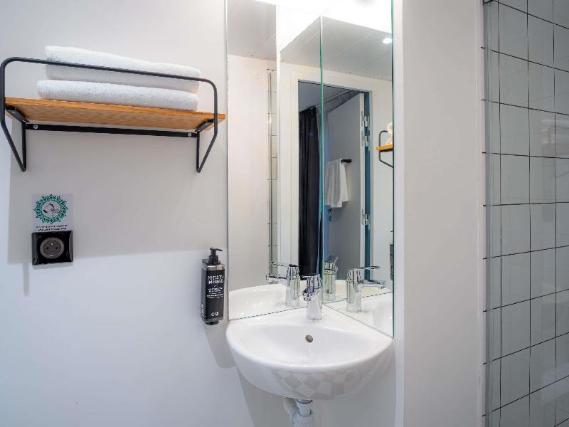 Ibis Styles Paris Gare De L'Est Magenta image