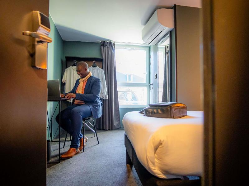 Ibis Styles Paris Gare De L'Est Magenta image