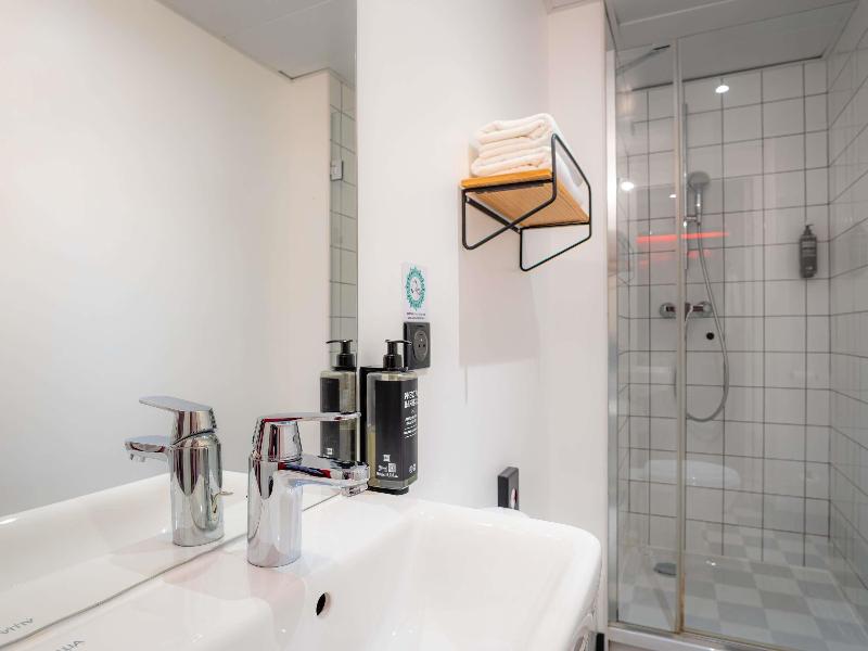 Ibis Styles Paris Gare De L'Est Magenta image
