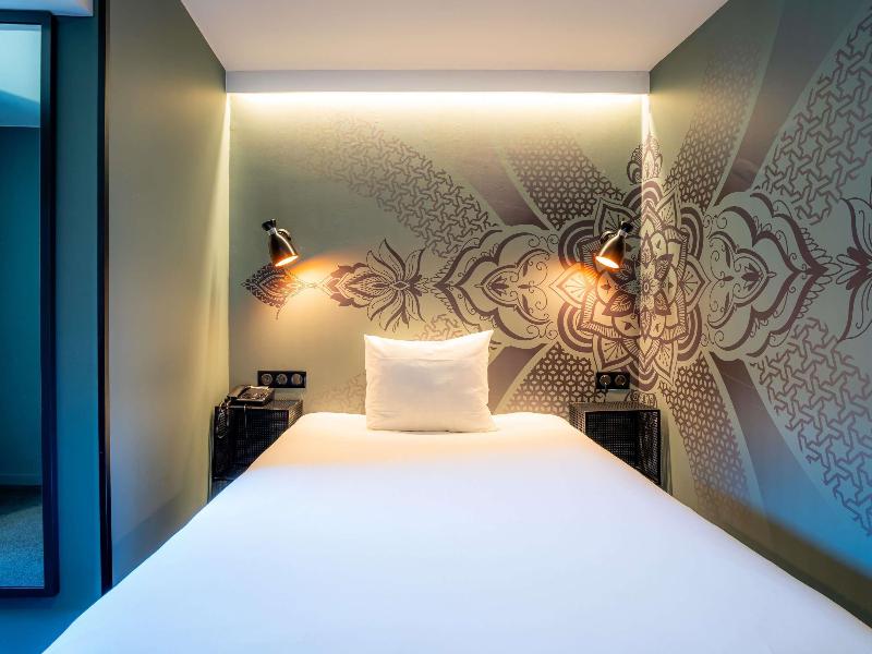 Ibis Styles Paris Gare De L'Est Magenta image