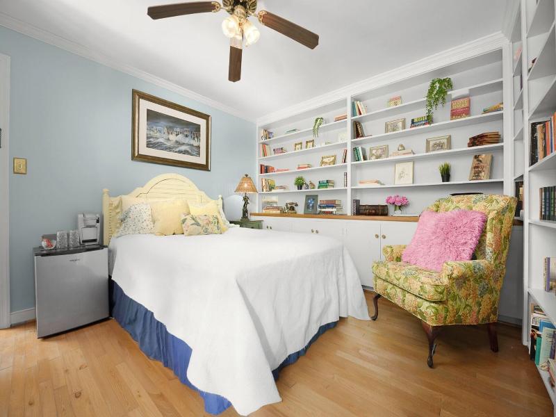 Colonial Gardens Bed & Breakfast