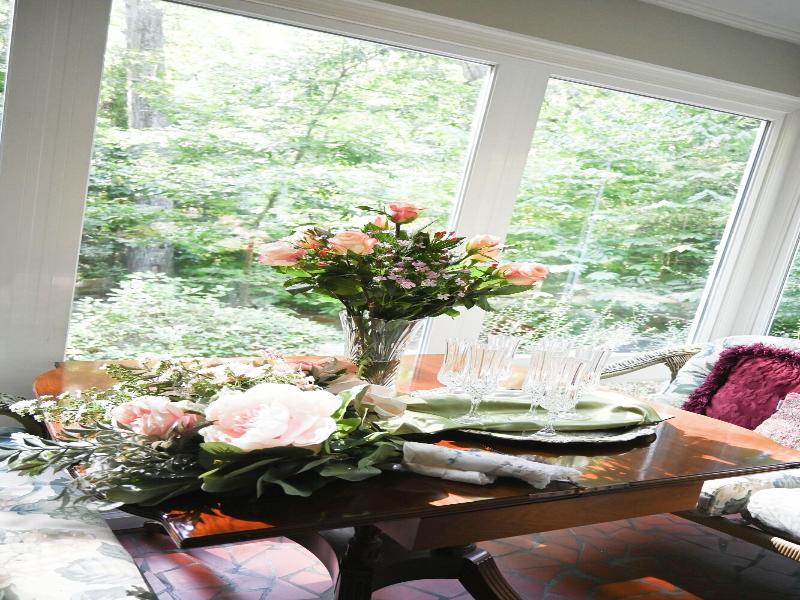 Colonial Gardens Bed & Breakfast