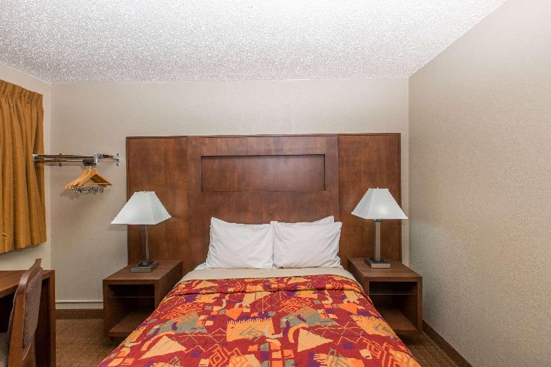 Days Inn By Wyndham Pierre image
