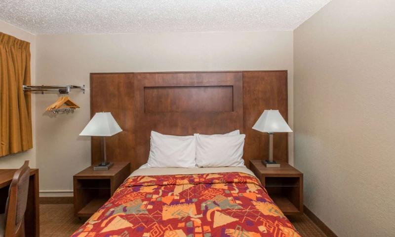 Days Inn By Wyndham Pierre image
