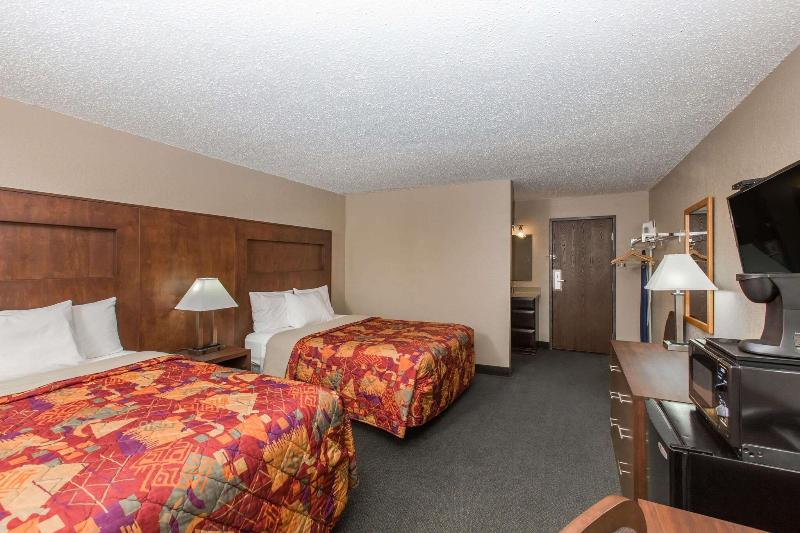 Days Inn By Wyndham Pierre image