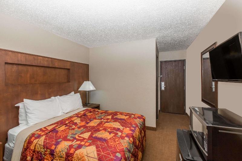 Days Inn By Wyndham Pierre image