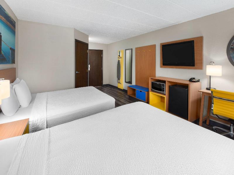 Days Inn By Wyndham Pierre image