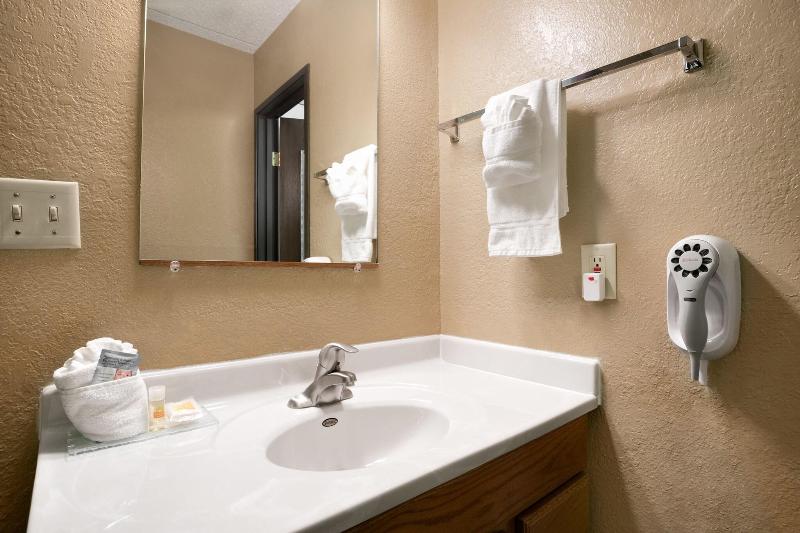 Days Inn By Wyndham Pierre image