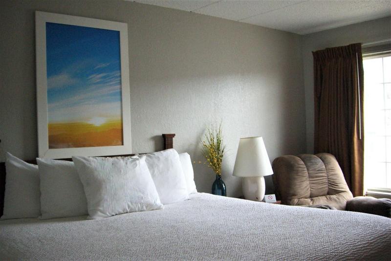 Days Inn By Wyndham Pierre image