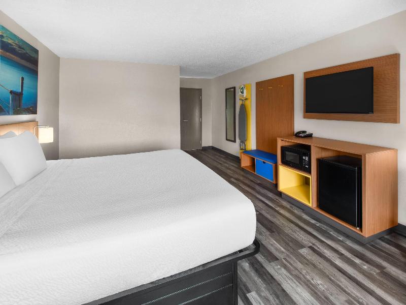 Days Inn By Wyndham Pierre image