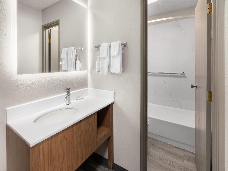 Days Inn By Wyndham Pierre image