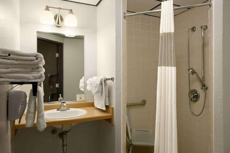 Days Inn By Wyndham Pierre image