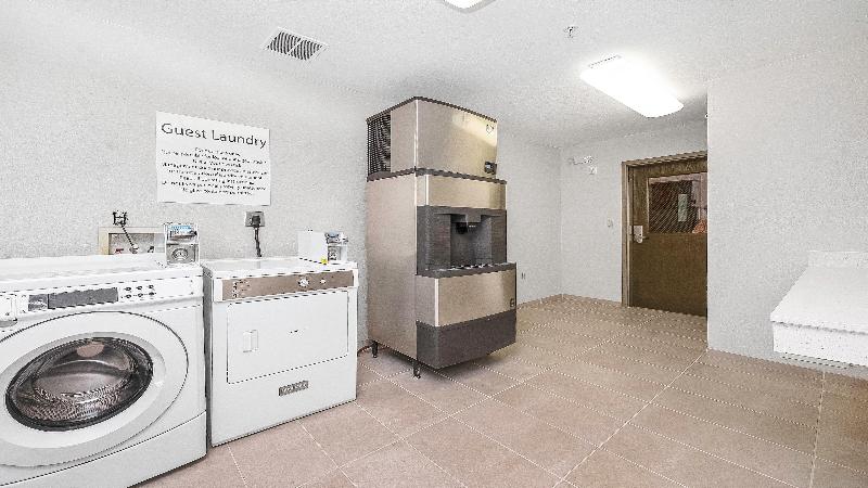 Holiday Inn Express Palestine image