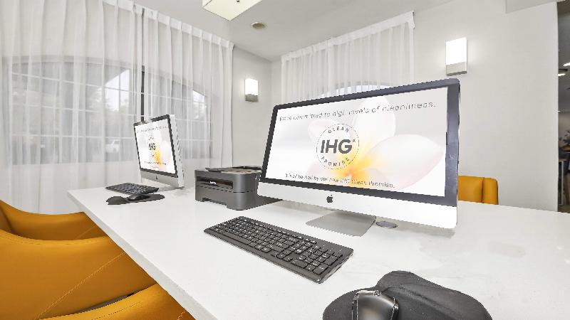 Holiday Inn Express Palestine image