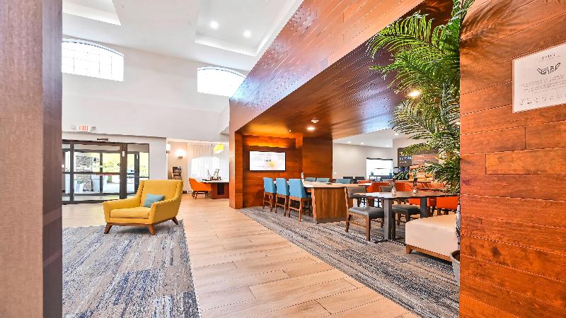 Holiday Inn Express Palestine image
