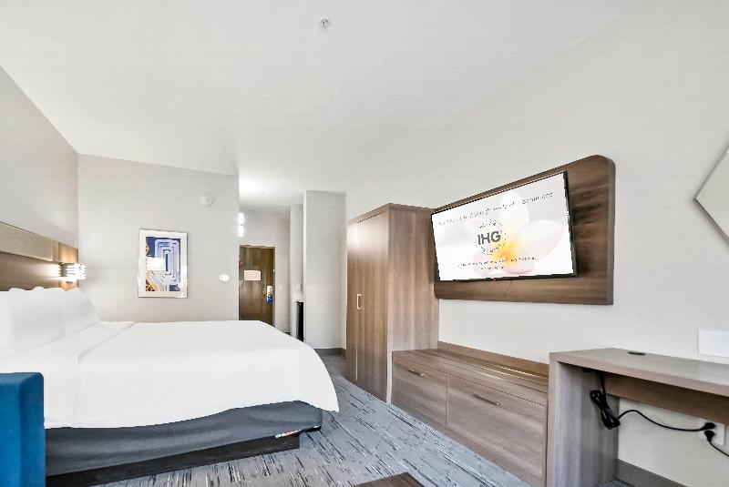 Holiday Inn Express Palestine image