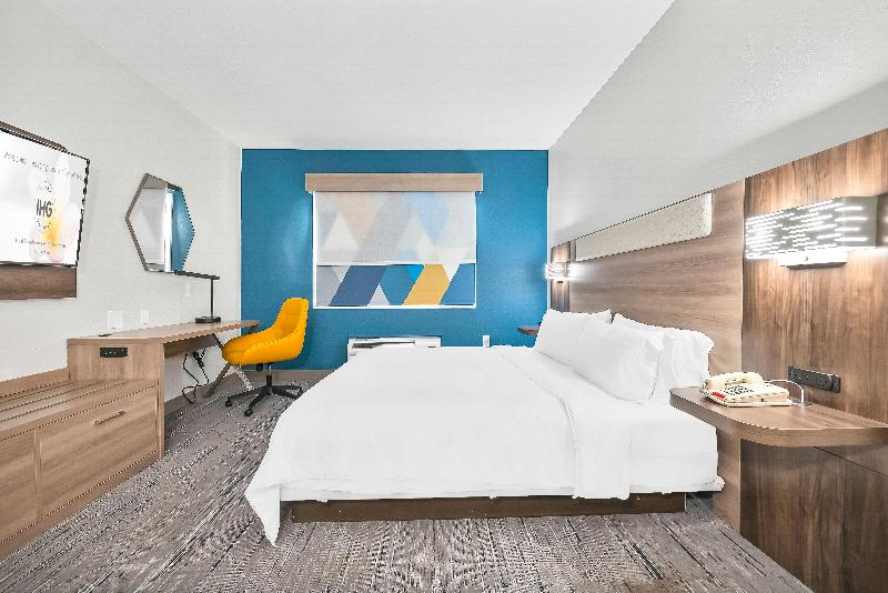 Holiday Inn Express Palestine image