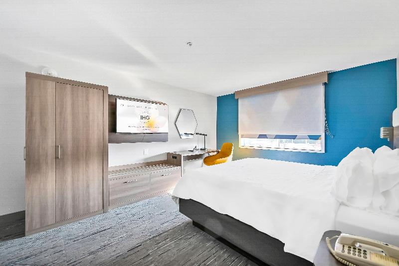 Holiday Inn Express Palestine image