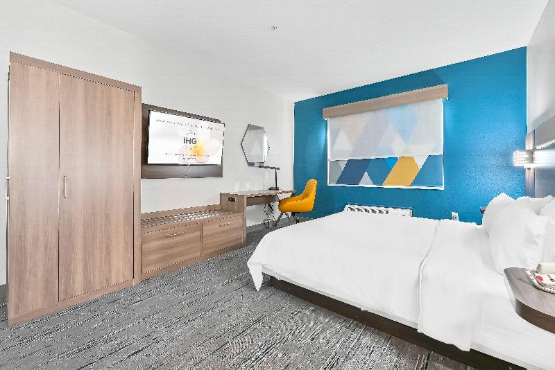 Holiday Inn Express Palestine image