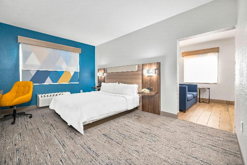 Holiday Inn Express Palestine image
