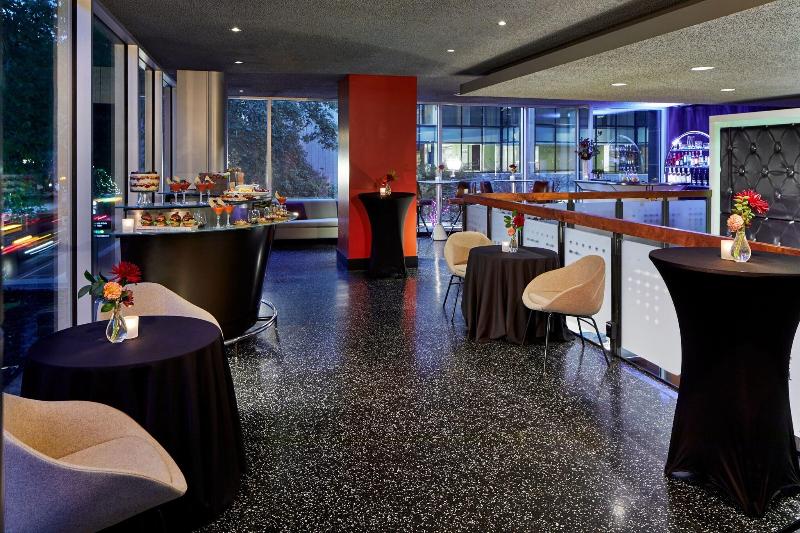 Courtyard by Marriott Portland City Center image