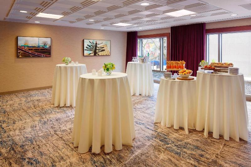 Courtyard by Marriott Portland City Center image