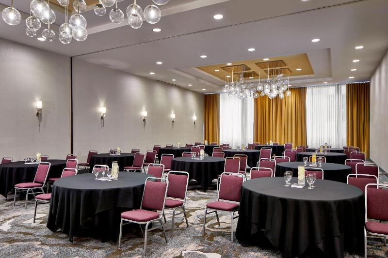 Courtyard by Marriott Portland City Center image