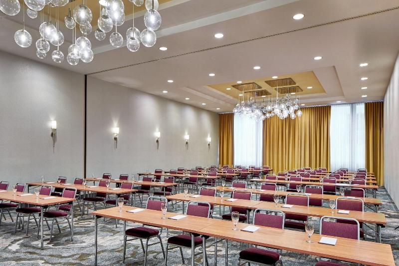 Courtyard by Marriott Portland City Center image