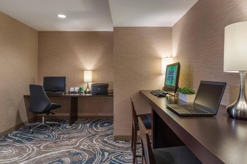Courtyard by Marriott Portland City Center image