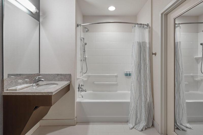 Courtyard by Marriott Portland City Center image