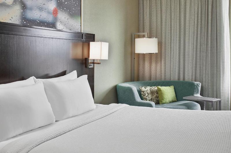 Courtyard by Marriott Portland City Center image