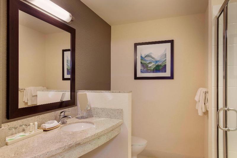 Courtyard by Marriott Portland City Center image