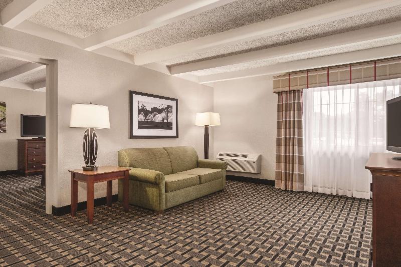 Country Inn & Suites by Radisson, Woodbury, MN
