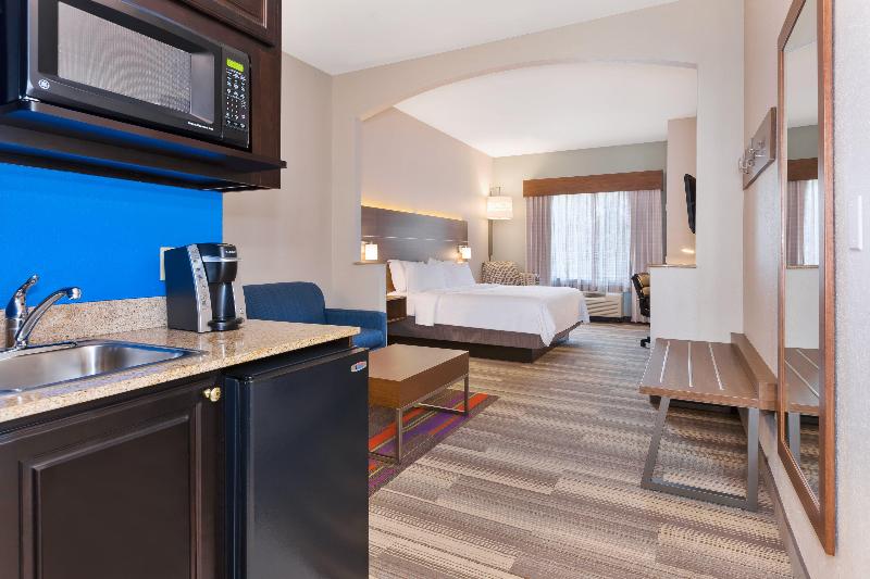 Holiday Inn Express Hotel & Suites Doylestown image