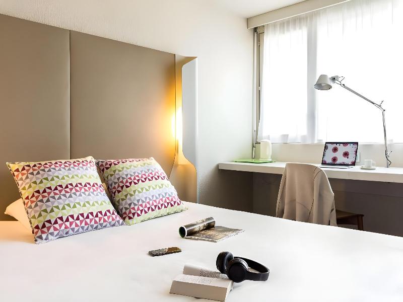 Hotel Campanile Conflans Sainte Honorine image