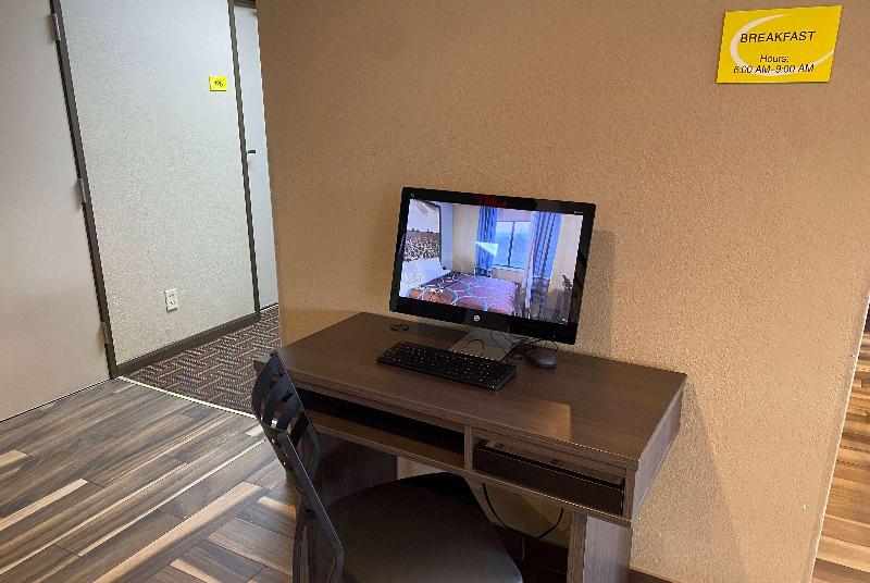 Super 8 By Wyndham Independence image