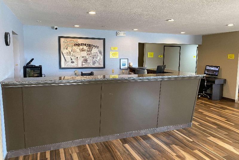 Super 8 By Wyndham Independence image