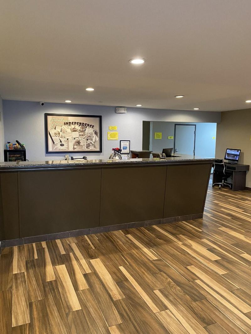 Super 8 By Wyndham Independence image
