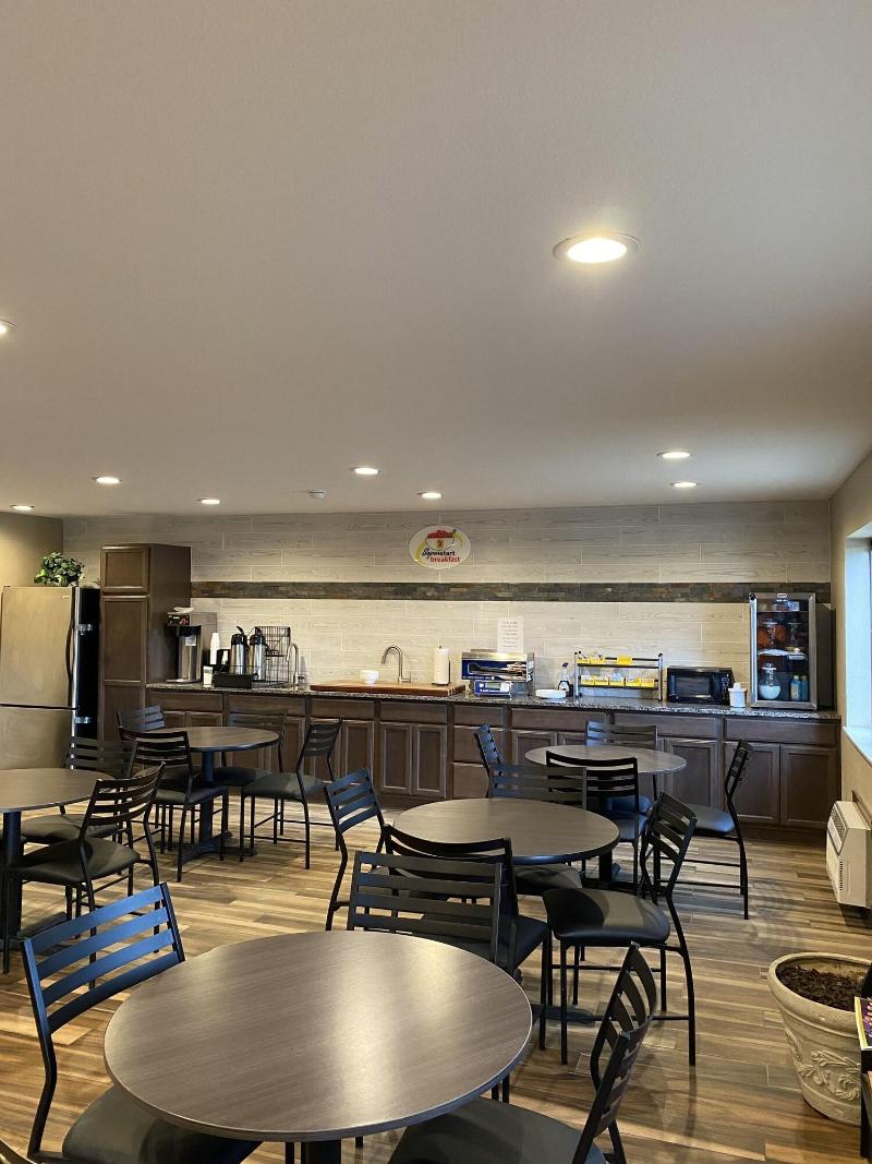 Super 8 By Wyndham Independence image