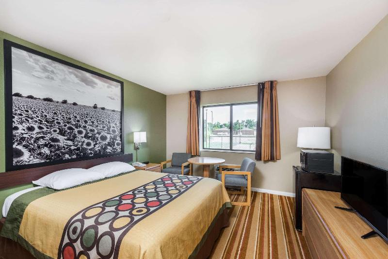 Super 8 By Wyndham Independence image