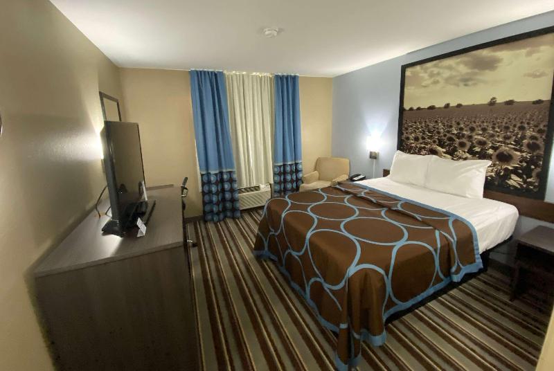 Super 8 By Wyndham Independence image