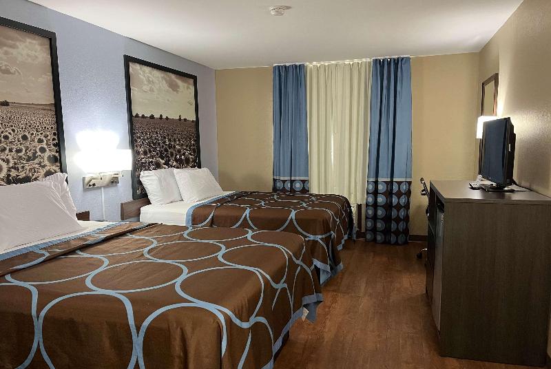 Super 8 By Wyndham Independence image