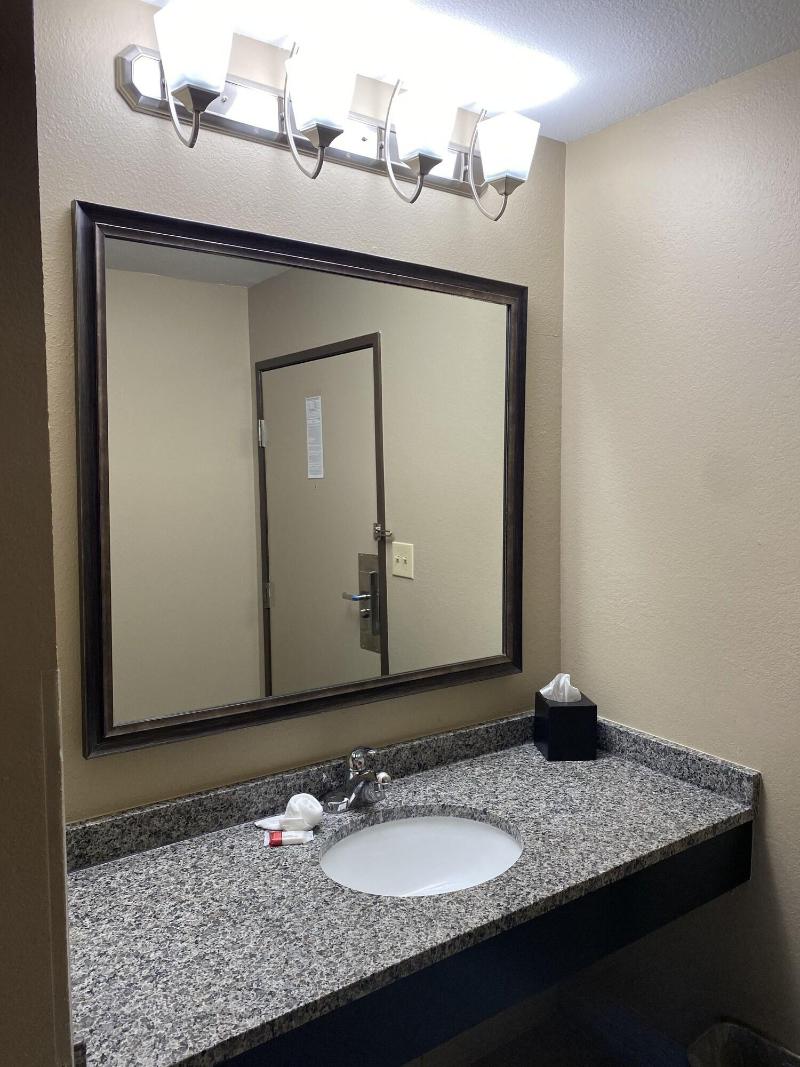 Super 8 By Wyndham Independence image