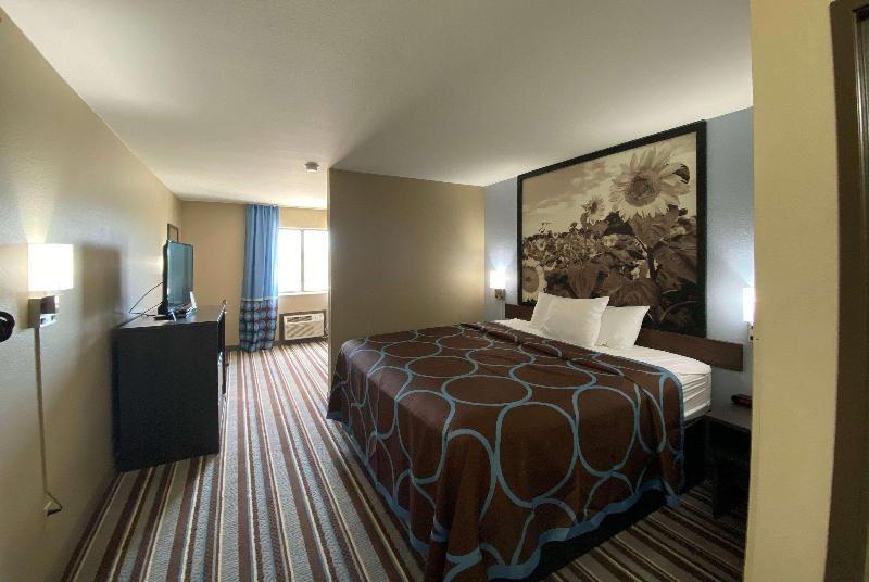 Super 8 By Wyndham Independence image